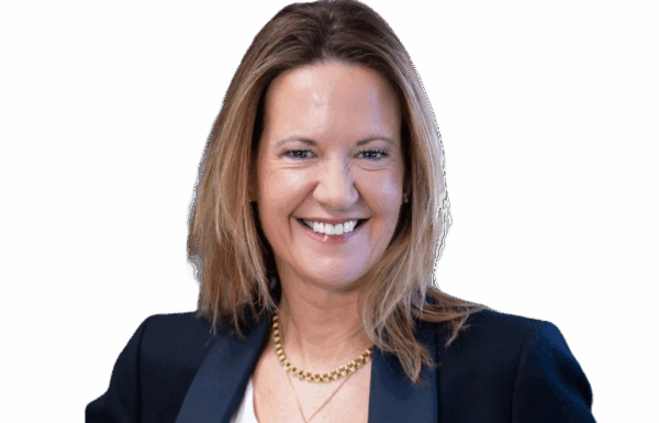 Pip Prongué headshot (transparent background