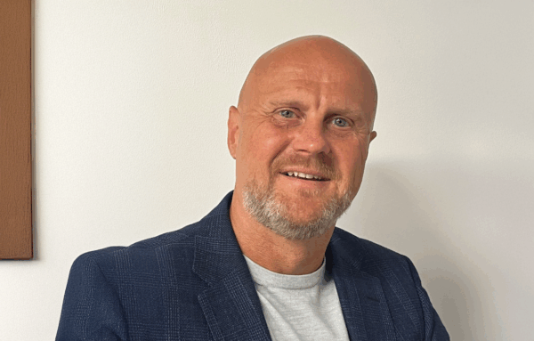 Headshot of Lee Shone